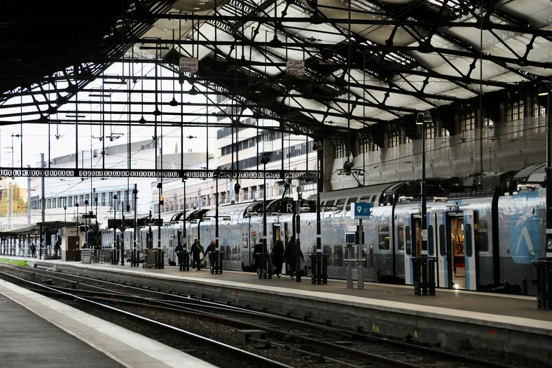 Un guichet fermé, une file qui s'évapore
